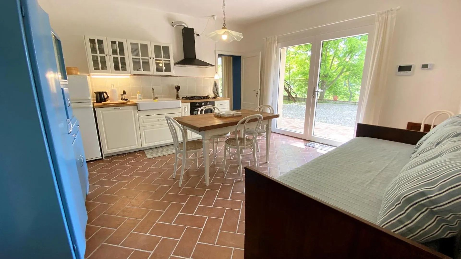 La Tonnaia Apartment Lari 0*,